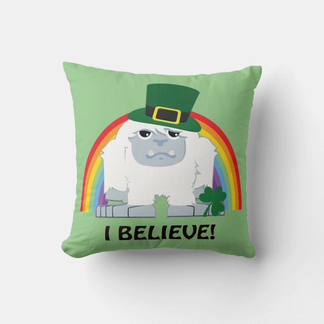 Geloof me. Leprechaun Yeti Kussen (Voorkant)