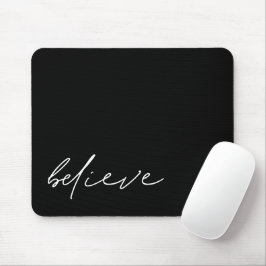 Geloof modern handschrift met minimalistisch zwart muismat