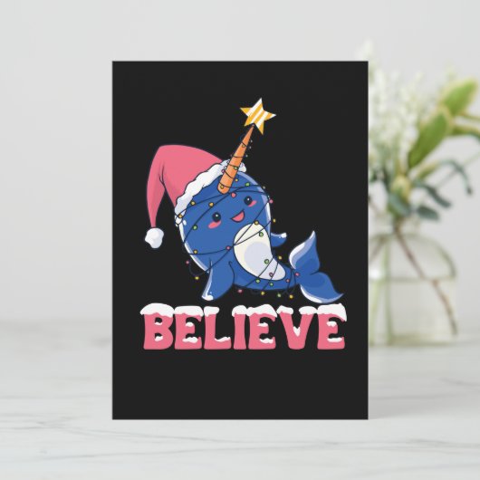 Geloof Narwhal-kerstsneeuwval met luchtlicht Feestdagenkaart (Staand voorkant)