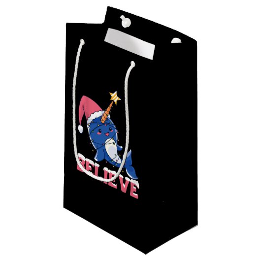 Geloof Narwhal-kerstsneeuwval met luchtlicht Klein Cadeauzakje (Voorkant Gekanteld)