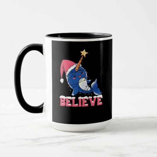 Geloof Narwhal-kerstsneeuwval met luchtlicht Mok (Links)