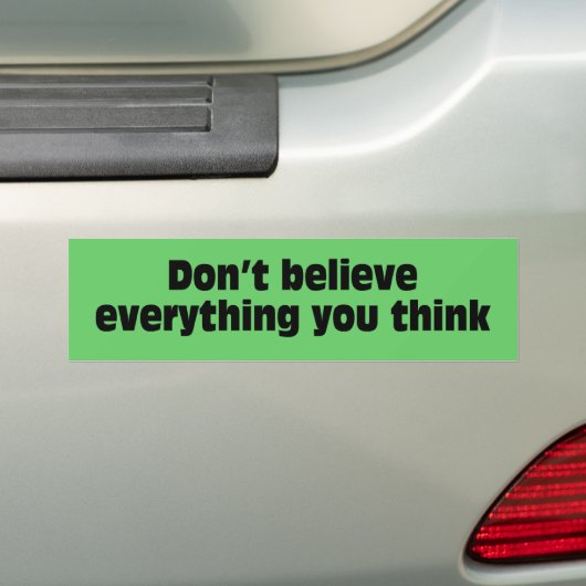 Geloof niet alles wat je denkt. bumpersticker (Op auto)