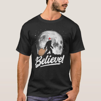 Geloof Santa Bigfoot Kerstmis Sneeuw Maan Nacht Gr T-shirt