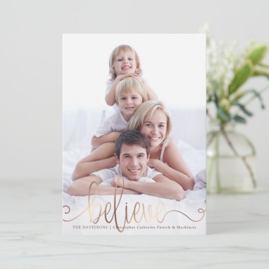 GELOVEN Koper Blush Handgeschreven Script Foto Feestdagenkaart (Staand voorkant)