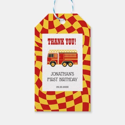 Geluid de alarm brandweerwagen geruite verjaardag cadeaulabel (Voorkant)