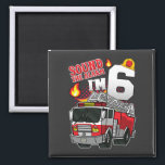 Geluid Het Alarm Ik ben 6 Brandweerplein Magneet<br><div class="desc">Geluid Het alarm Ik ben 6 brandweerauto's 6th Birthday Family Design Gift Square Magnet Classic Collectie.</div>