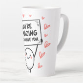 Geluid personage met een lachend gezicht latte mok (Rechterhoek)