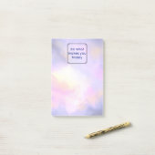 Geluidsquote met ruimte-wolken Abstract ontwerp Post-it® Notes (Op bureau)