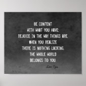 geluk: citaat Lao Tzu white op houtskool grijs Poster (Voorkant)