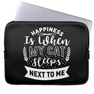 Geluk is als mijn kat naast me slaapt - grappig laptop sleeve