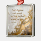 Geluk vinden in het moment… Lee Hiller Quote Metalen Ornament (Links)