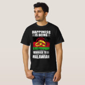 Geluk wordt gehuwd met een Malawiër T-shirt (Voorkant volledig)