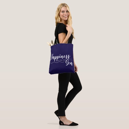 Geluk zit op het Zee Tote Bag (Op model)