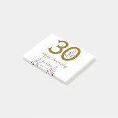 Gelukkig 30-jarig jubileum naam datum gouden rode post-it® notes (Schuin)