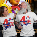 Gelukkig 4th Juli met Pet, Ballonnen T-shirt<br><div class="desc">Gelukkige 4th van Juli Onafhankelijkheidsdag,  moderne typografie met Amerikaanse vlagkleuren,  sterren,  en strepen. Symbolen en ballonnen met moderne typografie.</div>