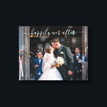 Gelukkig altijd elegant gefotografeerd bruiloft canvas afdruk<br><div class="desc">Moderne bruiloftgalerij gewikkeld canvas met een eenvoudig ontwerp met "gelukkig altijd" in een elegant wit handgeschreven schrift met krullen over je foto. Je kunt de tekst ook wijzigen in je namen. Geef je favoriete verlovingsfoto weer op je receptie of geef dit als een geschenk aan een pasgetrouwd stel voor hun...</div>