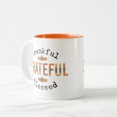 Gelukkig de Thanksgiving van de Herfst met de zege Tweekleurige Koffiemok (Voorkant links)