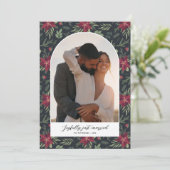 Gelukkig getrouwde kerstfoto's bloemboog feestdagenkaart (Staand voorkant)