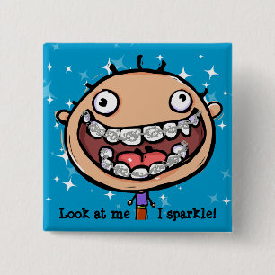 Gelukkig gezicht. Braces. Orthodontist. Personalis Vierkante Button 5,1 Cm