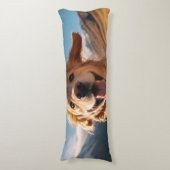 Gelukkig Golden Retriever Running Lichaamskussen (Voorkant Verticaal)