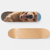Gelukkig Golden Retriever Running Persoonlijk Skateboard (Horizontaal)