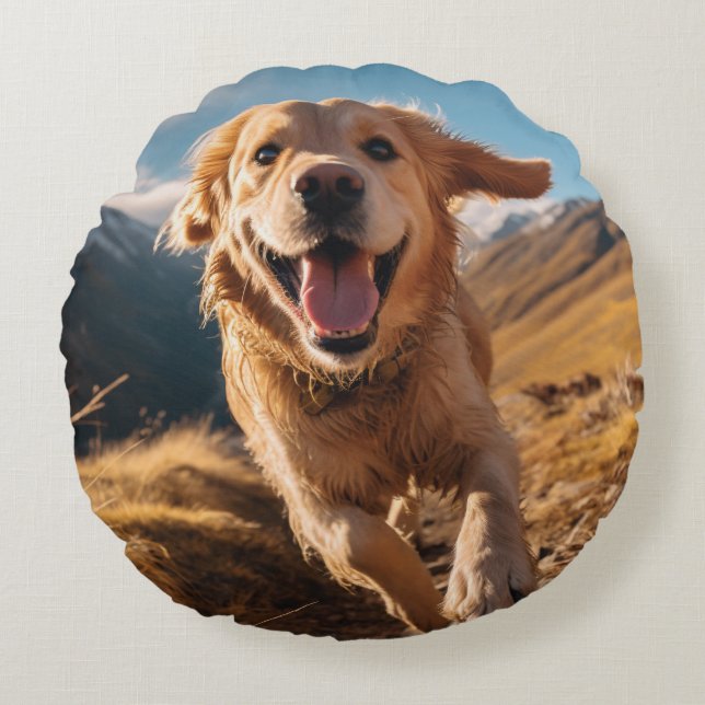 Gelukkig Golden Retriever Running Rond Kussen (Voorkant)