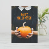 Gelukkig Halloween pompoen meisje zwarte jurk Feestdagenkaart (Staand voorkant)