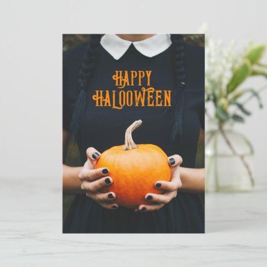 Gelukkig Halloween pompoen meisje zwarte jurk Feestdagenkaart (Staand voorkant)