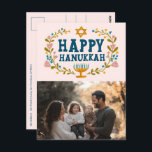 GELUKKIG HANUKKA Bloemenslinger Menorah Aangepaste Briefkaart<br><div class="desc">Handgetekende tekst en bloemen speciaal voor jou. Klik op "personaliseer" om de foto aan de voorkant en de tekst en retouradres aan de achterkant van de ansichtkaart aan te passen of om de achtergrondkleuren te wijzigen. Alles is aanpasbaar. Voor meer ontwerpen en kleuren, kijk in mijn winkel! Of laat me...</div>