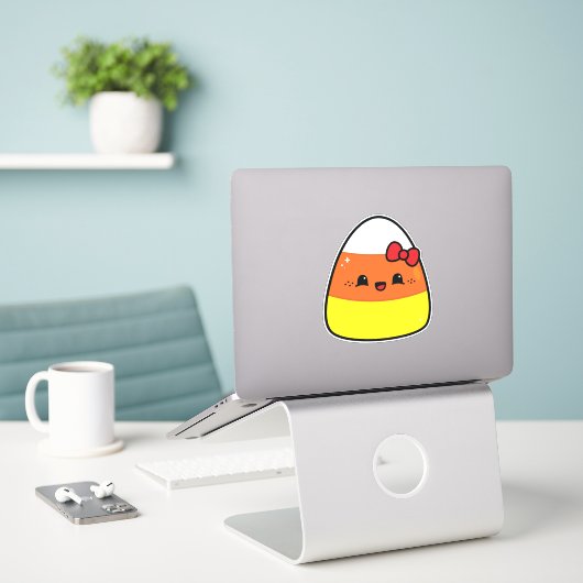 Gelukkig Kawaii Candy Corn Meisje voor Halloween Sticker (Laptop op bureau)