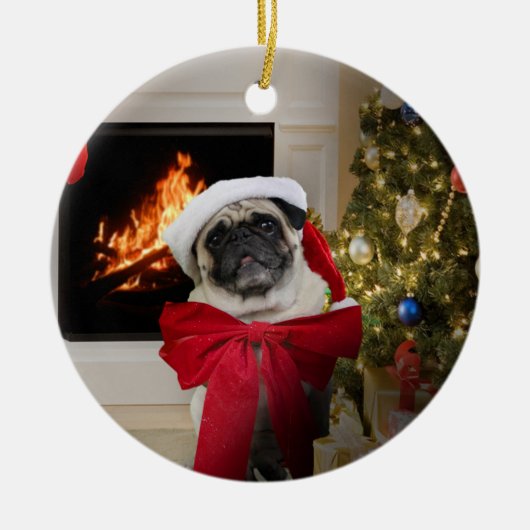 Gelukkig kerstfeest Pug Misha met Bow Keramisch Ornament (Voorkant)