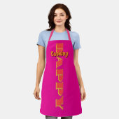 Gelukkig Koken Helder Roze Schort (Gedragen)