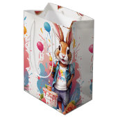 Gelukkig konijn met taart | Cadeauzak Medium Cadeauzakje (Achterkant Gekanteld)