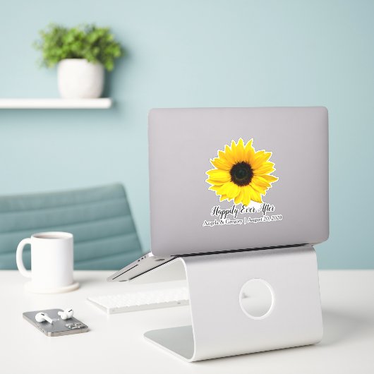 Gelukkig na de bruiloft zonnebloem sticker (Laptop op bureau)