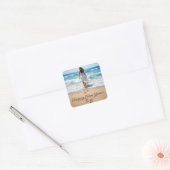 Gelukkig Nieuwjaar Tekst met Strandwandelaar Vierkante Sticker (Envelop)