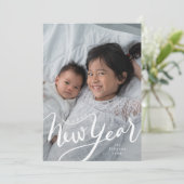 Gelukkig Nieuwjaar Typografie Script Foto Feestdagenkaart (Staand voorkant)