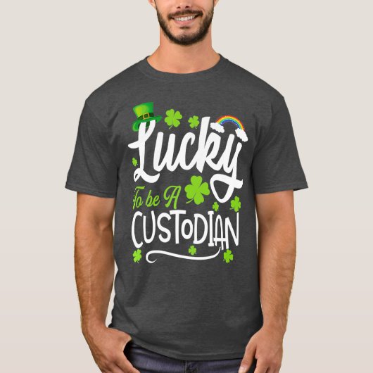 Gelukkig om een bewaarder grappig St Patrick Day T-shirt (Voorkant)