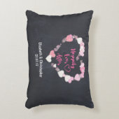 Gelukkig ooit na de roze reuzenhartbruiloft accent kussen (Voorkant(Verticaal))