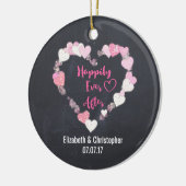 Gelukkig ooit na de roze reuzenhartbruiloft keramisch ornament (Links)