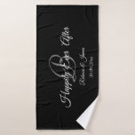 Gelukkig ooit na elegant zwart en wit badhanddoek<br><div class="desc">Gelukkig ooit na Elegant Black en White Bath Towel</div>