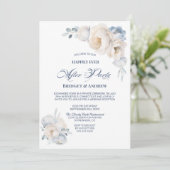 Gelukkig ooit na feestblauw wit bloemenbruiloft kaart (Staand voorkant)