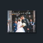 Gelukkig ooit na het Elegant Foto Wedding Canvas Afdruk<br><div class="desc">Moderne trouwgalerij verpakte doek met een eenvoudig ontwerp dat "gelukkig ooit na"in een elegant wit handgeschreven manuscript met swashes over uw foto kenmerkt. U kunt de tekst ook in uw namen wijzigen. Geef je favoriete verloving afbeelding op je receptie of geef dit als cadeau voor een nieuw echtpaar voor hun...</div>