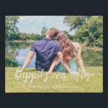 Gelukkig ooit na paarse foto imitatie canvas print<br><div class="desc">Laat je favoriete afbeelding zien met deze moderne fotoafdruk,  met de woorden die je graag in een mooie tekstbedekking hebt geplaatst. Een perfect cadeau voor een verloofd of getrouwd stel. Het malplaatje van de foto via Pixabay vergunning gegeven onder CC0 en moet met uw eigen foto worden vervangen</div>