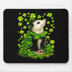 Gelukkig opossum met shamrocks klavers st patricks muismat