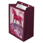 gelukkig paard in roze medium cadeauzakje (Achterkant Gekanteld)