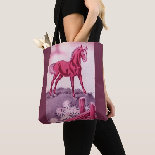 Gelukkig paard in roze tote bag (Dichtbij)