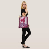 Gelukkig paard in roze tote bag (Op model)