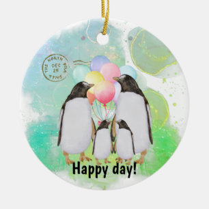 Gelukkig pinguïn gezin met kleurrijke ballonnen keramisch ornament