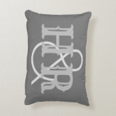 Gelukkig stel Initialen op een Accent Kussen (Achterkant (Verticaal))