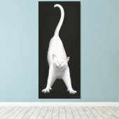 Gelukkig Stretching White Cat Wrapped Canvas Afdruk (Insitu (Houten vloer))